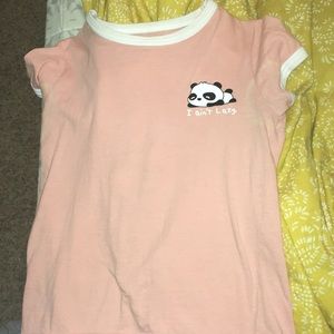 Pink “I ain’t lazy” tee shirt.